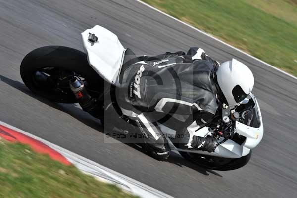 Motorcycle action photographs;Trackday digital images;event digital images;eventdigitalimages;no limits trackday;peter wileman photography;snetterton;snetterton circuit norfolk;snetterton photographs;trackday;trackday photos