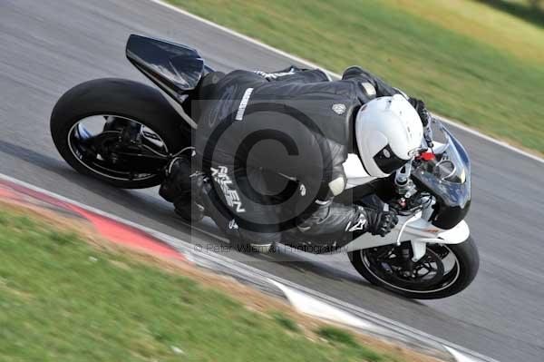 Motorcycle action photographs;Trackday digital images;event digital images;eventdigitalimages;no limits trackday;peter wileman photography;snetterton;snetterton circuit norfolk;snetterton photographs;trackday;trackday photos