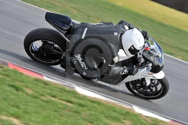 Motorcycle action photographs;Trackday digital images;event digital images;eventdigitalimages;no limits trackday;peter wileman photography;snetterton;snetterton circuit norfolk;snetterton photographs;trackday;trackday photos