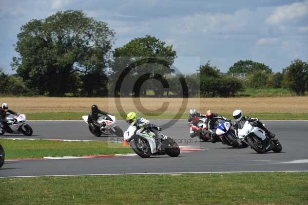 Motorcycle action photographs;Trackday digital images;event digital images;eventdigitalimages;no limits trackday;peter wileman photography;snetterton;snetterton circuit norfolk;snetterton photographs;trackday;trackday photos