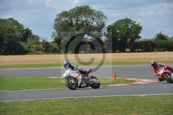 Motorcycle action photographs;Trackday digital images;event digital images;eventdigitalimages;no limits trackday;peter wileman photography;snetterton;snetterton circuit norfolk;snetterton photographs;trackday;trackday photos