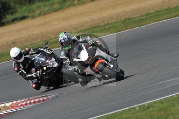 Motorcycle action photographs;Trackday digital images;event digital images;eventdigitalimages;no limits trackday;peter wileman photography;snetterton;snetterton circuit norfolk;snetterton photographs;trackday;trackday photos