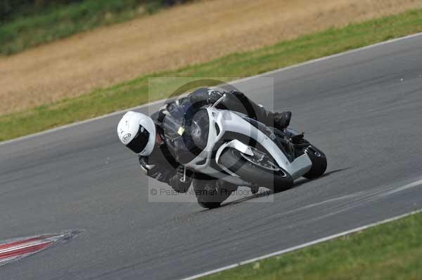 Motorcycle action photographs;Trackday digital images;event digital images;eventdigitalimages;no limits trackday;peter wileman photography;snetterton;snetterton circuit norfolk;snetterton photographs;trackday;trackday photos