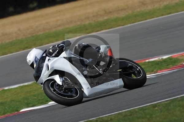 Motorcycle action photographs;Trackday digital images;event digital images;eventdigitalimages;no limits trackday;peter wileman photography;snetterton;snetterton circuit norfolk;snetterton photographs;trackday;trackday photos