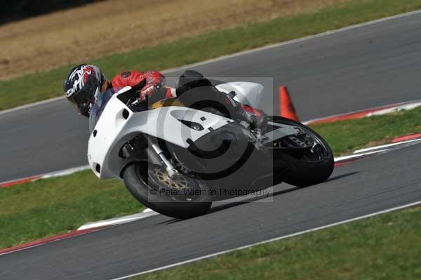 Motorcycle action photographs;Trackday digital images;event digital images;eventdigitalimages;no limits trackday;peter wileman photography;snetterton;snetterton circuit norfolk;snetterton photographs;trackday;trackday photos