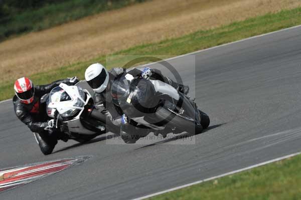 Motorcycle action photographs;Trackday digital images;event digital images;eventdigitalimages;no limits trackday;peter wileman photography;snetterton;snetterton circuit norfolk;snetterton photographs;trackday;trackday photos