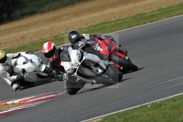 Motorcycle action photographs;Trackday digital images;event digital images;eventdigitalimages;no limits trackday;peter wileman photography;snetterton;snetterton circuit norfolk;snetterton photographs;trackday;trackday photos