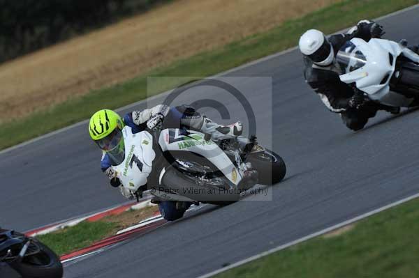 Motorcycle action photographs;Trackday digital images;event digital images;eventdigitalimages;no limits trackday;peter wileman photography;snetterton;snetterton circuit norfolk;snetterton photographs;trackday;trackday photos