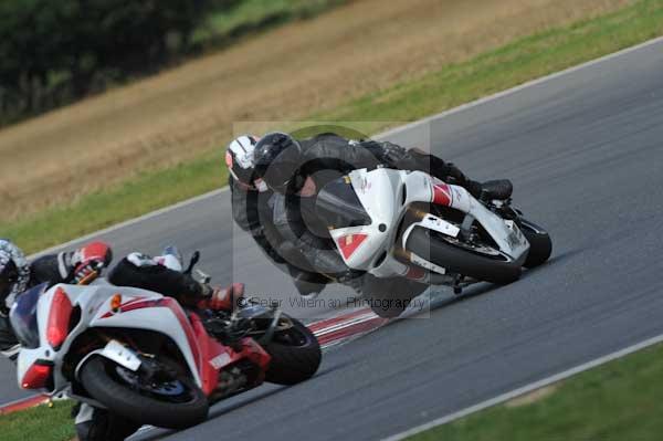 Motorcycle action photographs;Trackday digital images;event digital images;eventdigitalimages;no limits trackday;peter wileman photography;snetterton;snetterton circuit norfolk;snetterton photographs;trackday;trackday photos