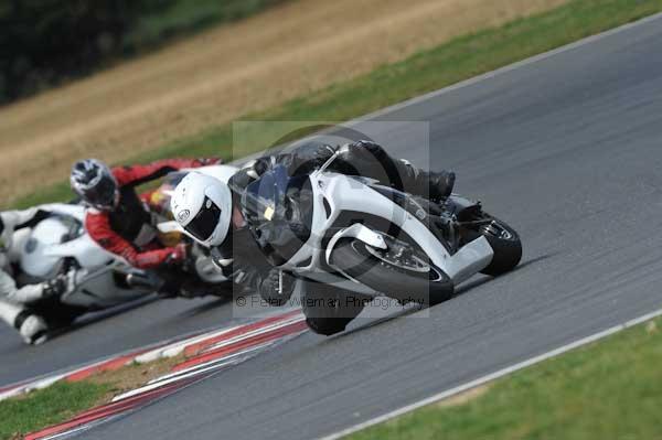 Motorcycle action photographs;Trackday digital images;event digital images;eventdigitalimages;no limits trackday;peter wileman photography;snetterton;snetterton circuit norfolk;snetterton photographs;trackday;trackday photos