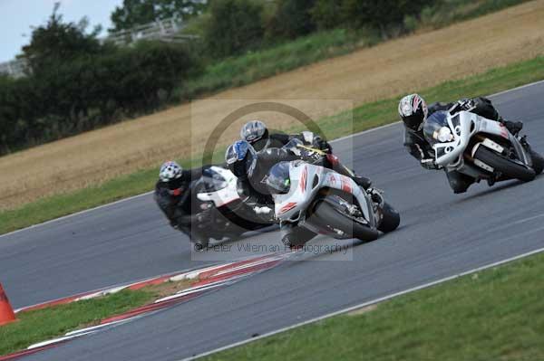 Motorcycle action photographs;Trackday digital images;event digital images;eventdigitalimages;no limits trackday;peter wileman photography;snetterton;snetterton circuit norfolk;snetterton photographs;trackday;trackday photos