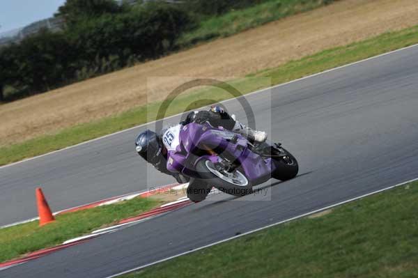 Motorcycle action photographs;Trackday digital images;event digital images;eventdigitalimages;no limits trackday;peter wileman photography;snetterton;snetterton circuit norfolk;snetterton photographs;trackday;trackday photos