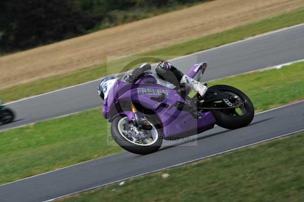 Motorcycle action photographs;Trackday digital images;event digital images;eventdigitalimages;no limits trackday;peter wileman photography;snetterton;snetterton circuit norfolk;snetterton photographs;trackday;trackday photos