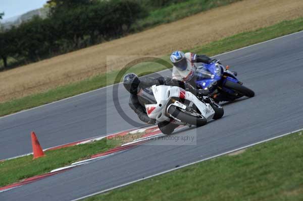 Motorcycle action photographs;Trackday digital images;event digital images;eventdigitalimages;no limits trackday;peter wileman photography;snetterton;snetterton circuit norfolk;snetterton photographs;trackday;trackday photos