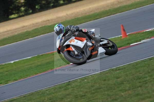 Motorcycle action photographs;Trackday digital images;event digital images;eventdigitalimages;no limits trackday;peter wileman photography;snetterton;snetterton circuit norfolk;snetterton photographs;trackday;trackday photos