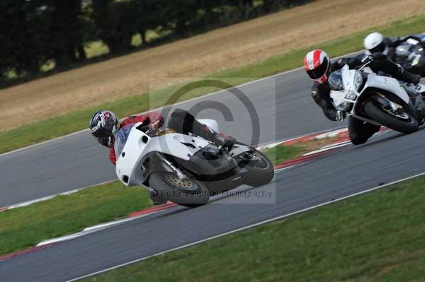 Motorcycle action photographs;Trackday digital images;event digital images;eventdigitalimages;no limits trackday;peter wileman photography;snetterton;snetterton circuit norfolk;snetterton photographs;trackday;trackday photos