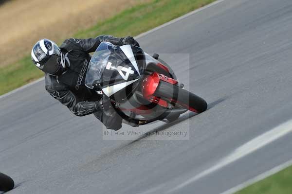 Motorcycle action photographs;Trackday digital images;event digital images;eventdigitalimages;no limits trackday;peter wileman photography;snetterton;snetterton circuit norfolk;snetterton photographs;trackday;trackday photos