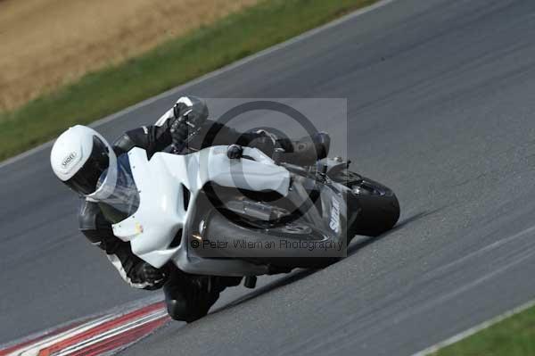 Motorcycle action photographs;Trackday digital images;event digital images;eventdigitalimages;no limits trackday;peter wileman photography;snetterton;snetterton circuit norfolk;snetterton photographs;trackday;trackday photos