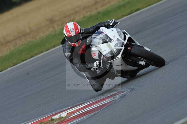 Motorcycle action photographs;Trackday digital images;event digital images;eventdigitalimages;no limits trackday;peter wileman photography;snetterton;snetterton circuit norfolk;snetterton photographs;trackday;trackday photos