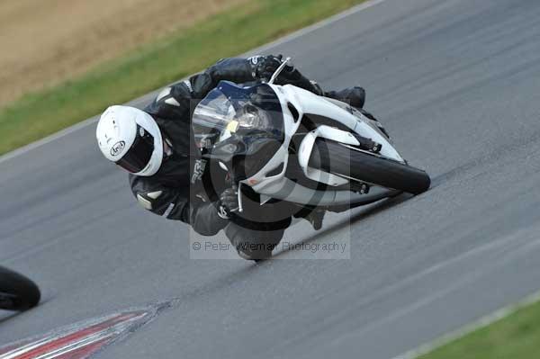 Motorcycle action photographs;Trackday digital images;event digital images;eventdigitalimages;no limits trackday;peter wileman photography;snetterton;snetterton circuit norfolk;snetterton photographs;trackday;trackday photos