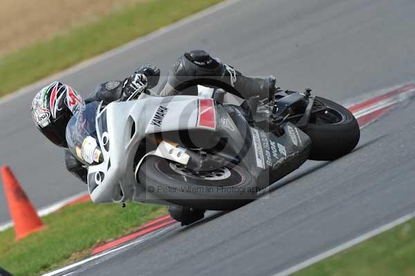 Motorcycle action photographs;Trackday digital images;event digital images;eventdigitalimages;no limits trackday;peter wileman photography;snetterton;snetterton circuit norfolk;snetterton photographs;trackday;trackday photos
