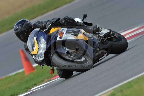 Motorcycle action photographs;Trackday digital images;event digital images;eventdigitalimages;no limits trackday;peter wileman photography;snetterton;snetterton circuit norfolk;snetterton photographs;trackday;trackday photos