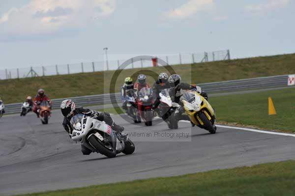 Motorcycle action photographs;Trackday digital images;event digital images;eventdigitalimages;no limits trackday;peter wileman photography;snetterton;snetterton circuit norfolk;snetterton photographs;trackday;trackday photos