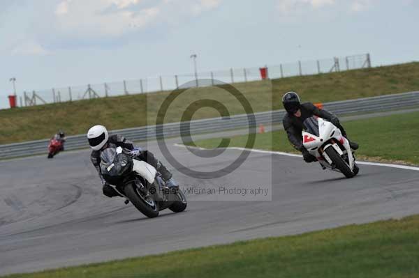 Motorcycle action photographs;Trackday digital images;event digital images;eventdigitalimages;no limits trackday;peter wileman photography;snetterton;snetterton circuit norfolk;snetterton photographs;trackday;trackday photos