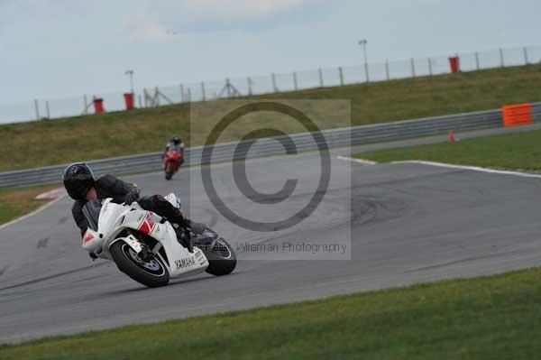 Motorcycle action photographs;Trackday digital images;event digital images;eventdigitalimages;no limits trackday;peter wileman photography;snetterton;snetterton circuit norfolk;snetterton photographs;trackday;trackday photos