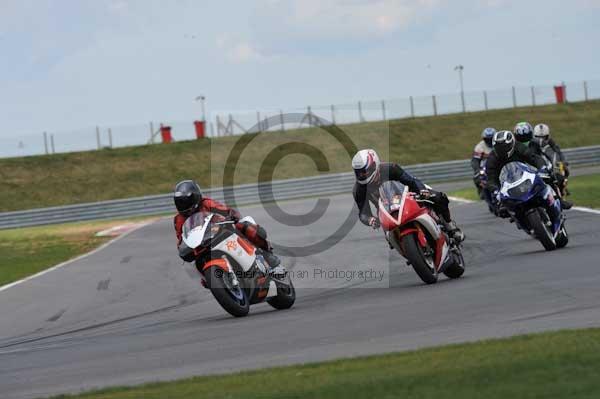 Motorcycle action photographs;Trackday digital images;event digital images;eventdigitalimages;no limits trackday;peter wileman photography;snetterton;snetterton circuit norfolk;snetterton photographs;trackday;trackday photos