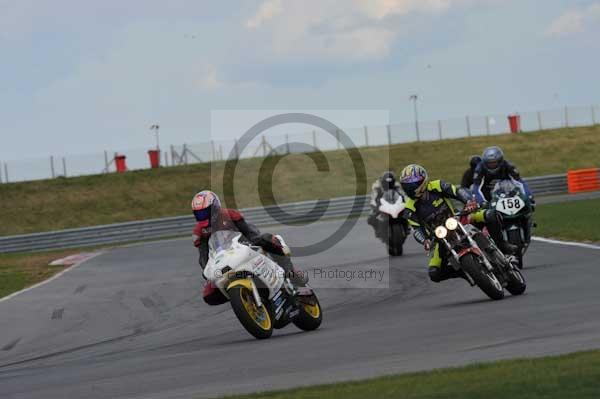 Motorcycle action photographs;Trackday digital images;event digital images;eventdigitalimages;no limits trackday;peter wileman photography;snetterton;snetterton circuit norfolk;snetterton photographs;trackday;trackday photos