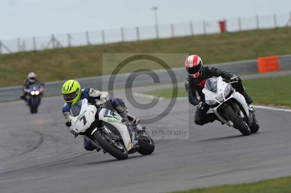 Motorcycle action photographs;Trackday digital images;event digital images;eventdigitalimages;no limits trackday;peter wileman photography;snetterton;snetterton circuit norfolk;snetterton photographs;trackday;trackday photos