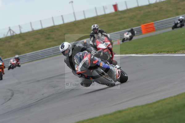 Motorcycle action photographs;Trackday digital images;event digital images;eventdigitalimages;no limits trackday;peter wileman photography;snetterton;snetterton circuit norfolk;snetterton photographs;trackday;trackday photos