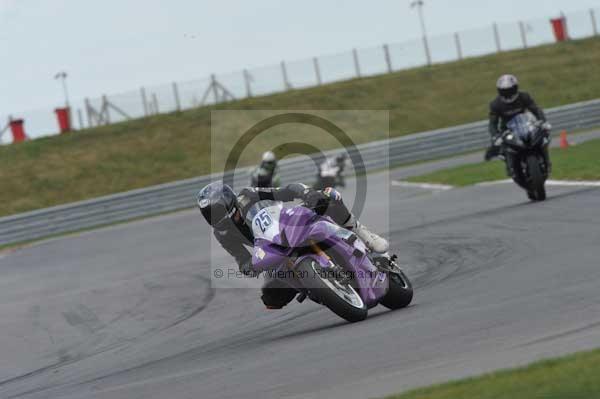 Motorcycle action photographs;Trackday digital images;event digital images;eventdigitalimages;no limits trackday;peter wileman photography;snetterton;snetterton circuit norfolk;snetterton photographs;trackday;trackday photos