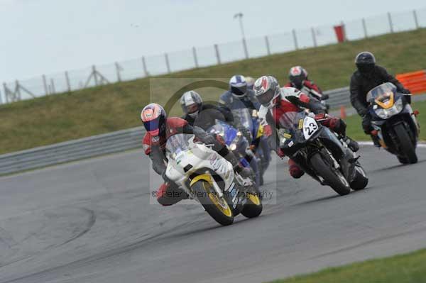 Motorcycle action photographs;Trackday digital images;event digital images;eventdigitalimages;no limits trackday;peter wileman photography;snetterton;snetterton circuit norfolk;snetterton photographs;trackday;trackday photos