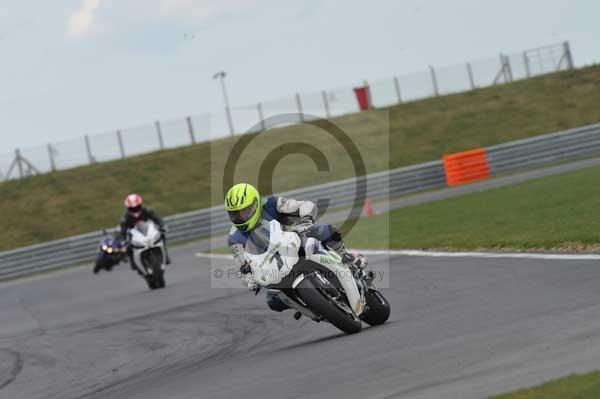 Motorcycle action photographs;Trackday digital images;event digital images;eventdigitalimages;no limits trackday;peter wileman photography;snetterton;snetterton circuit norfolk;snetterton photographs;trackday;trackday photos