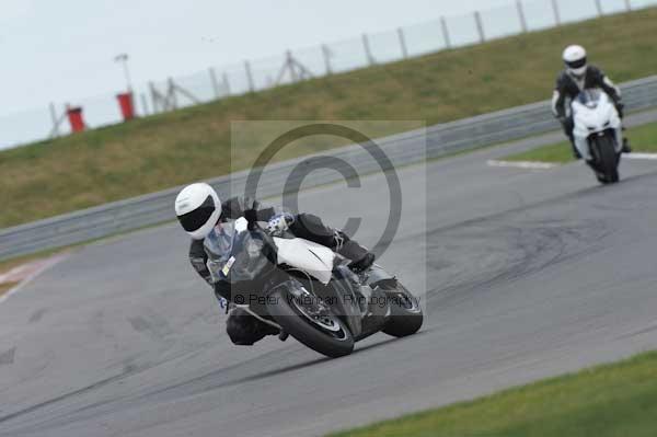 Motorcycle action photographs;Trackday digital images;event digital images;eventdigitalimages;no limits trackday;peter wileman photography;snetterton;snetterton circuit norfolk;snetterton photographs;trackday;trackday photos