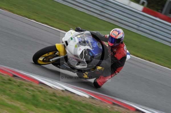 Motorcycle action photographs;Trackday digital images;event digital images;eventdigitalimages;no limits trackday;peter wileman photography;snetterton;snetterton circuit norfolk;snetterton photographs;trackday;trackday photos