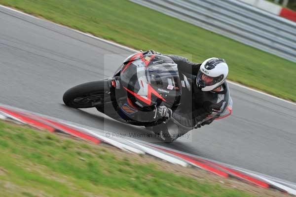 Motorcycle action photographs;Trackday digital images;event digital images;eventdigitalimages;no limits trackday;peter wileman photography;snetterton;snetterton circuit norfolk;snetterton photographs;trackday;trackday photos