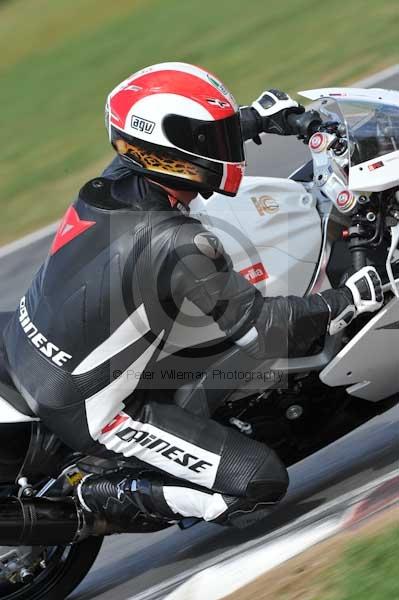 Motorcycle action photographs;Trackday digital images;event digital images;eventdigitalimages;no limits trackday;peter wileman photography;snetterton;snetterton circuit norfolk;snetterton photographs;trackday;trackday photos