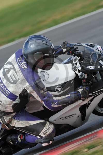 Motorcycle action photographs;Trackday digital images;event digital images;eventdigitalimages;no limits trackday;peter wileman photography;snetterton;snetterton circuit norfolk;snetterton photographs;trackday;trackday photos