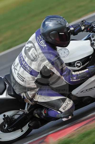 Motorcycle action photographs;Trackday digital images;event digital images;eventdigitalimages;no limits trackday;peter wileman photography;snetterton;snetterton circuit norfolk;snetterton photographs;trackday;trackday photos