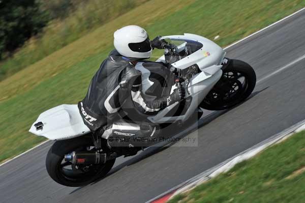 Motorcycle action photographs;Trackday digital images;event digital images;eventdigitalimages;no limits trackday;peter wileman photography;snetterton;snetterton circuit norfolk;snetterton photographs;trackday;trackday photos