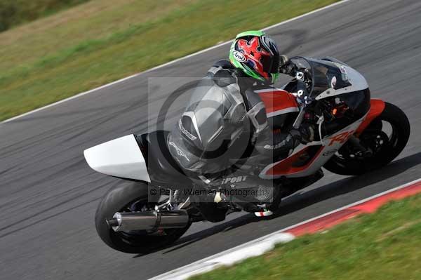 Motorcycle action photographs;Trackday digital images;event digital images;eventdigitalimages;no limits trackday;peter wileman photography;snetterton;snetterton circuit norfolk;snetterton photographs;trackday;trackday photos