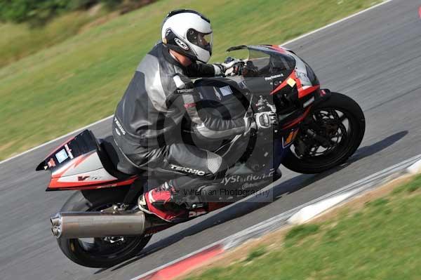 Motorcycle action photographs;Trackday digital images;event digital images;eventdigitalimages;no limits trackday;peter wileman photography;snetterton;snetterton circuit norfolk;snetterton photographs;trackday;trackday photos