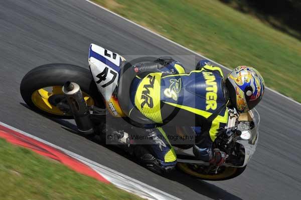 Motorcycle action photographs;Trackday digital images;event digital images;eventdigitalimages;no limits trackday;peter wileman photography;snetterton;snetterton circuit norfolk;snetterton photographs;trackday;trackday photos