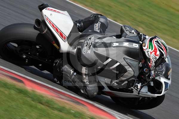 Motorcycle action photographs;Trackday digital images;event digital images;eventdigitalimages;no limits trackday;peter wileman photography;snetterton;snetterton circuit norfolk;snetterton photographs;trackday;trackday photos