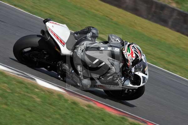 Motorcycle action photographs;Trackday digital images;event digital images;eventdigitalimages;no limits trackday;peter wileman photography;snetterton;snetterton circuit norfolk;snetterton photographs;trackday;trackday photos