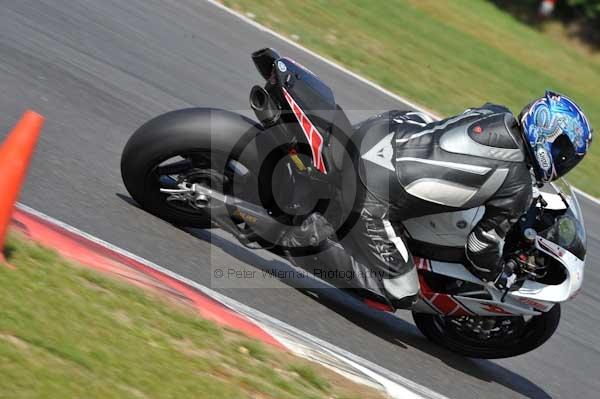 Motorcycle action photographs;Trackday digital images;event digital images;eventdigitalimages;no limits trackday;peter wileman photography;snetterton;snetterton circuit norfolk;snetterton photographs;trackday;trackday photos