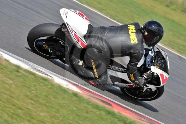 Motorcycle action photographs;Trackday digital images;event digital images;eventdigitalimages;no limits trackday;peter wileman photography;snetterton;snetterton circuit norfolk;snetterton photographs;trackday;trackday photos